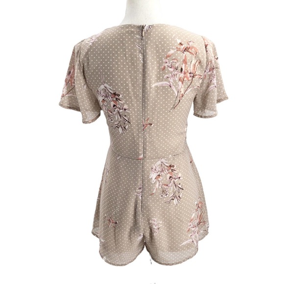 Sadie & Sage NWOT Women Size Small Tie Front Floral Romper Flutter Short Sleeve - Picture 4 of 9